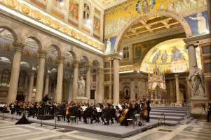 Roma, 10 11 2013 XII Festival Internazionale di Musica e Arte Sacra Basilica Papale di San Paolo fuori le Mura Concerto Musica e Arte Sacra per la Carità Ludwig van Beethoven, Sinfonia n. 9 IlluminArt Philharmonic Orchestra, Giappone IlluminArt Chorus, Giappone Tomomi Nishimoto, Direttore ©Musacchio & Ianniello ******************************************************** NB la presente foto puo' essere utilizzata esclusivamente per l' avvenimento in oggetto o per pubblicazioni riguardanti la Fondazione Pro Musica e Arte Sacra ********************************************************
